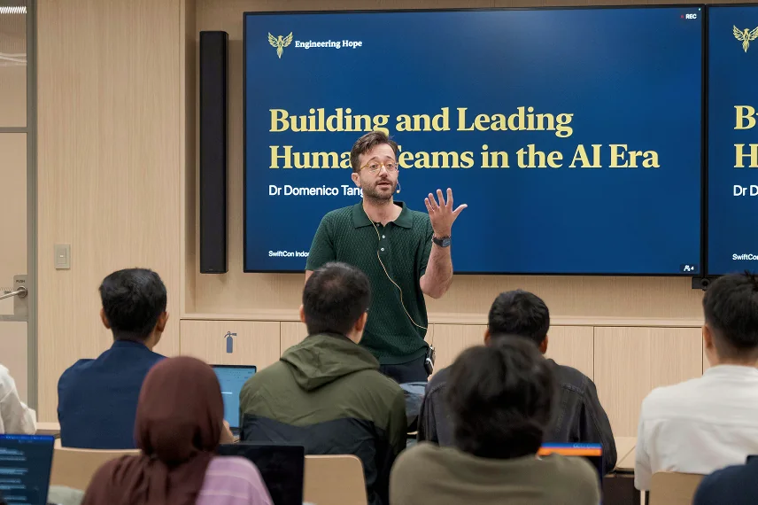 Domenico Tangredi delivering "Building and Leading Human Teams in the AI Era" at SwiftCon Indonesia